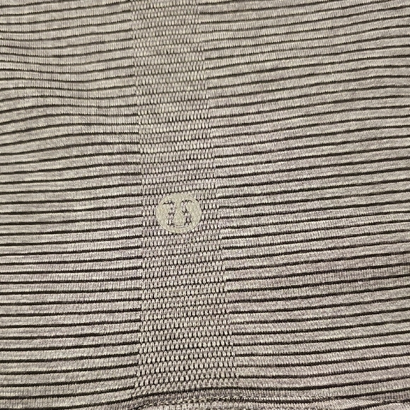 Lululemon Athletica Gray Striped Short Sleeve Tee - Picture 2 of 4